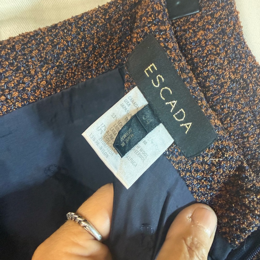 Escada Brown Wool/Alpaca/Silk Bouclé Blazer and Skirt Set - Picture 13 of 15